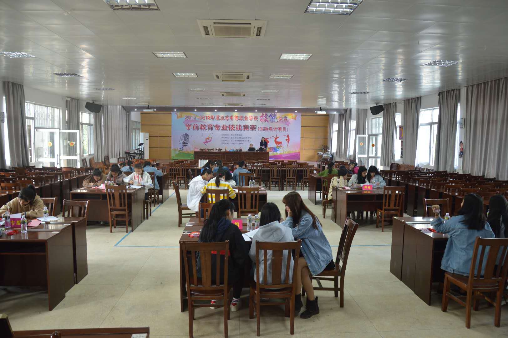 我校学前教育专业参加湛江市中等职业学校技能大赛再创佳绩 荣获艺术教育一等奖（第一名）等5个奖项