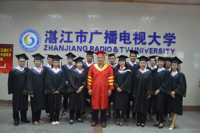 我校隆重举行2016年秋季新生开学典礼