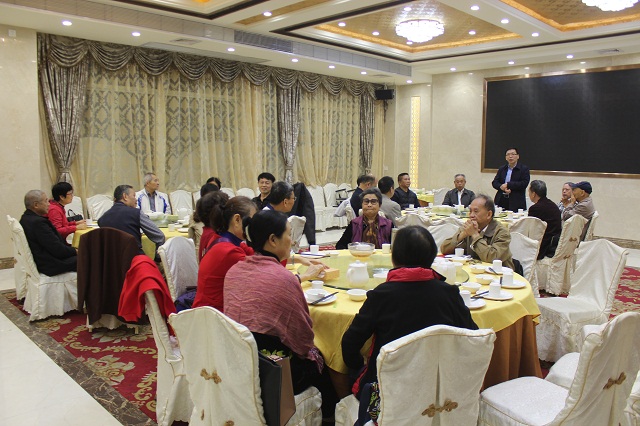 湛江开放大学组织离退休党员召开茶话会