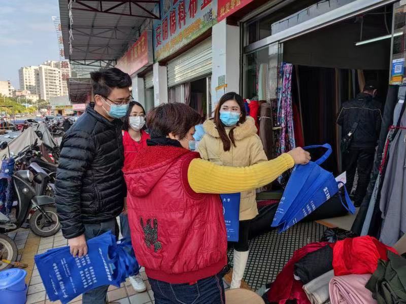 熊焱高副书记带领培训科开展招生宣传工作