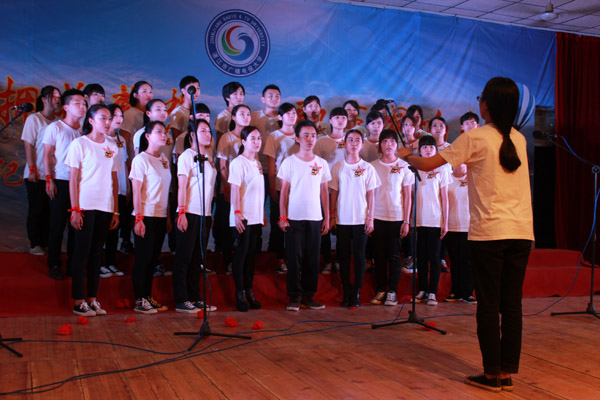 我校举办纪念五四运动95周年和建团92周年合唱比赛