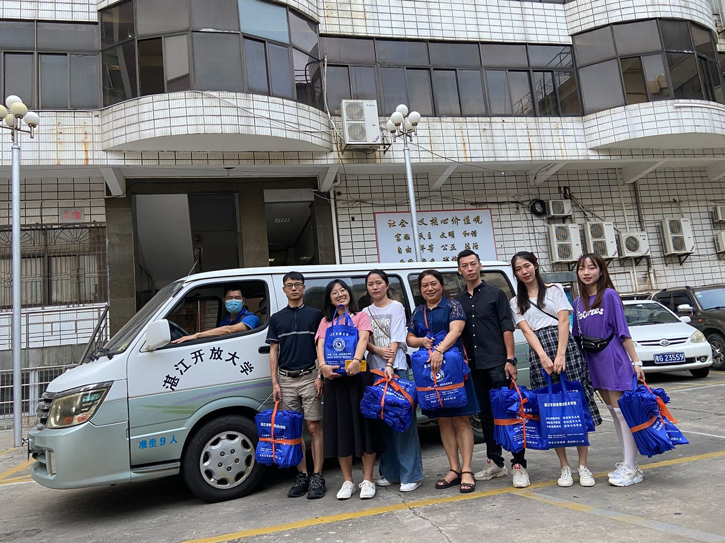 学校办公室积极开展暑期招生宣传工作