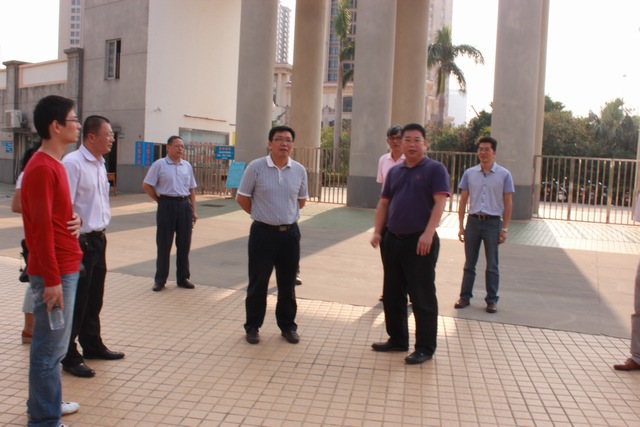 李连红校长一行前往湛江市二中考察调研特色文化校园建设