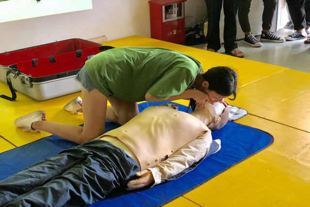 我校开展2019年霞山区&ldquo;自救互救知识与技能培训&rdquo;进学校活动