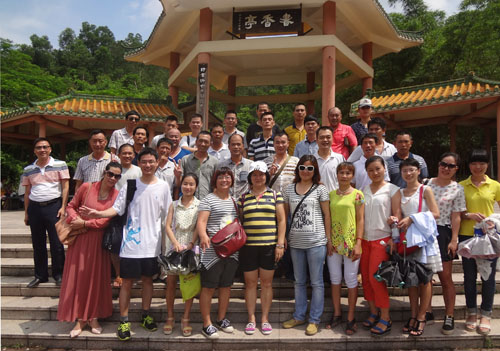 2013秋&ldquo;一村一名大学生计划&rdquo;霞山班开展&ldquo;团队无间 放飞梦想&rdquo;户外活动