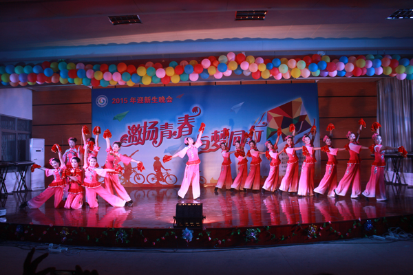 主校区上演激扬青春，与梦同行的迎新晚会盛宴