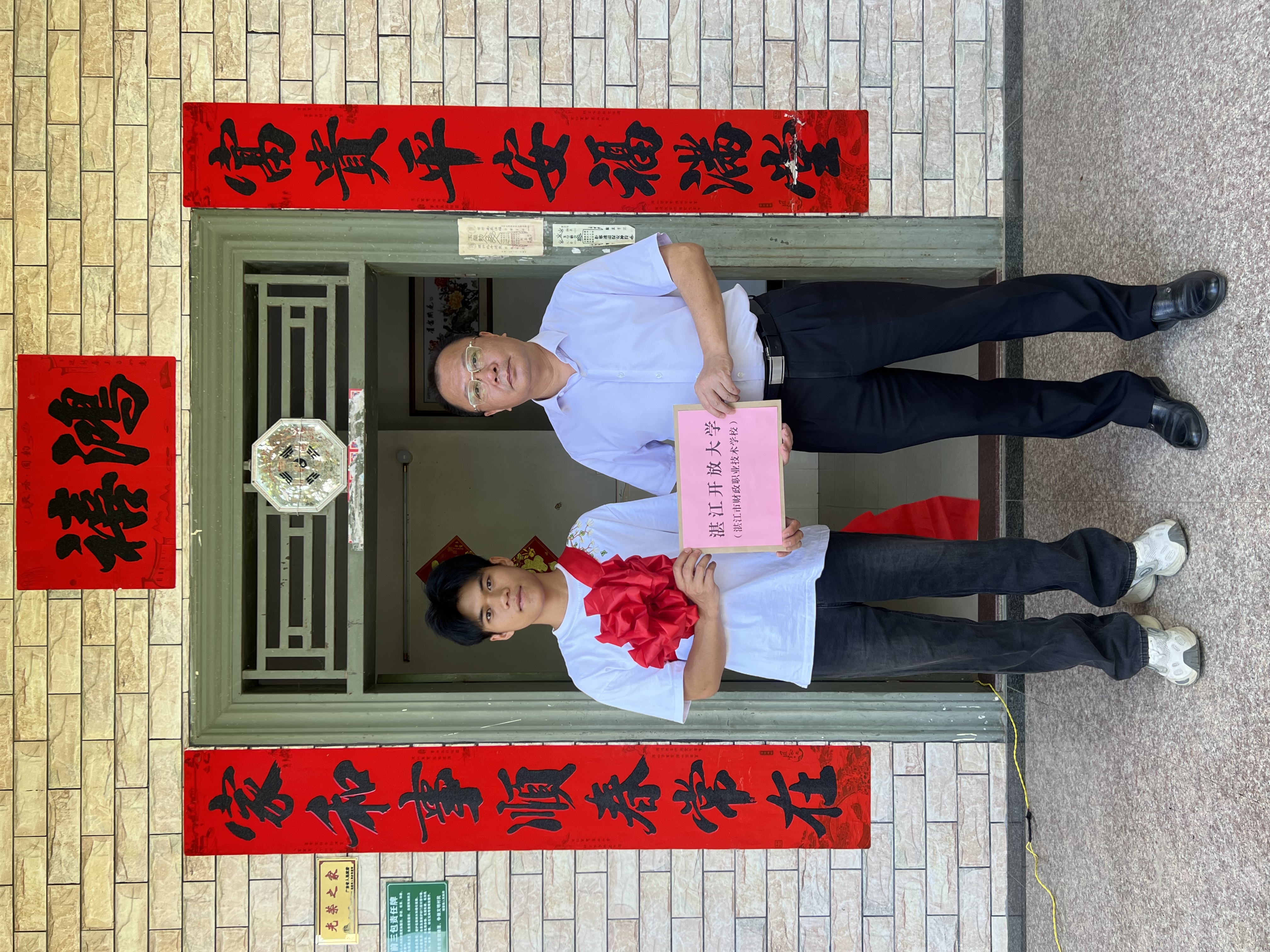 湛江开放大学00后学子揭坤勇救溺水儿童